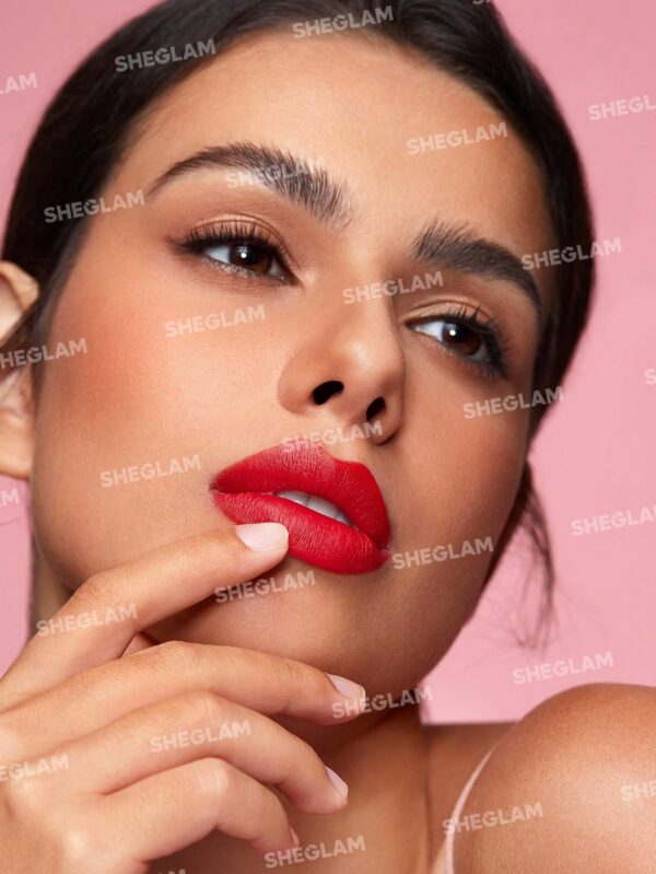 رژلب جامد شیگلم مدل Matte Allure رنگ Crimson Suede