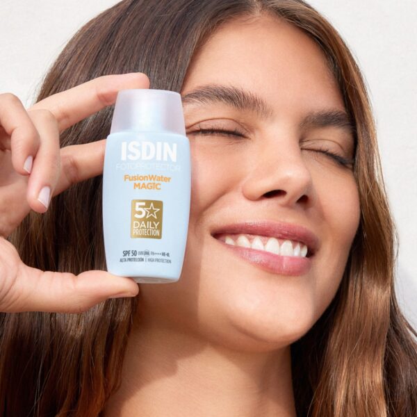 isdin Fusion Water MAGIC SPF 50 6 ضد آفتاب فیوژن واتر SFP50 بدون رنگ ایزدین Fusion Water MAGIC
