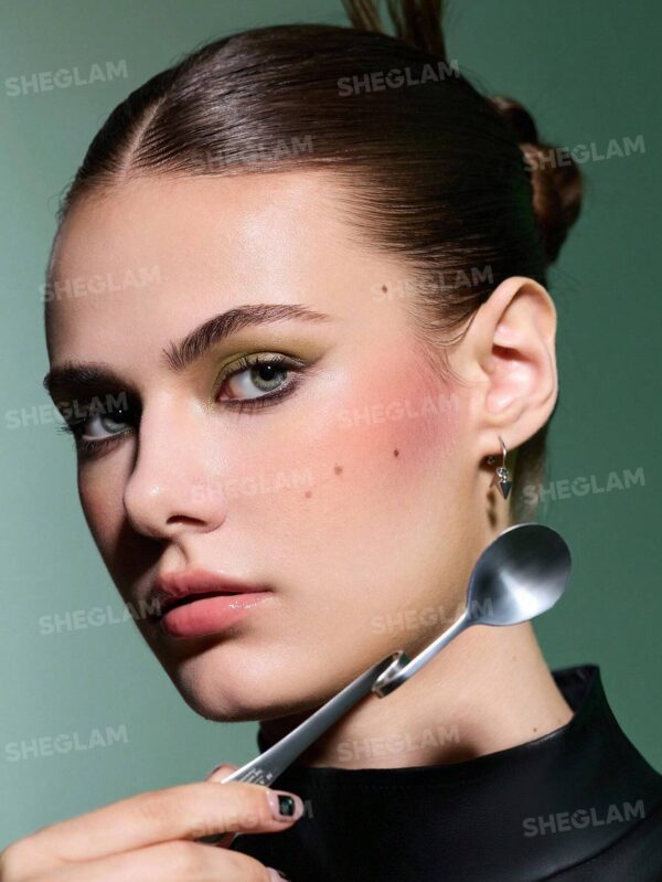 ست لوازم آرایشی شیگلم مدل The Matrix Resurrections