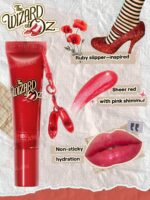 لیپ گلاس قرمز شیگلم از کالکشن جادوگر شهر از Click Your Heels