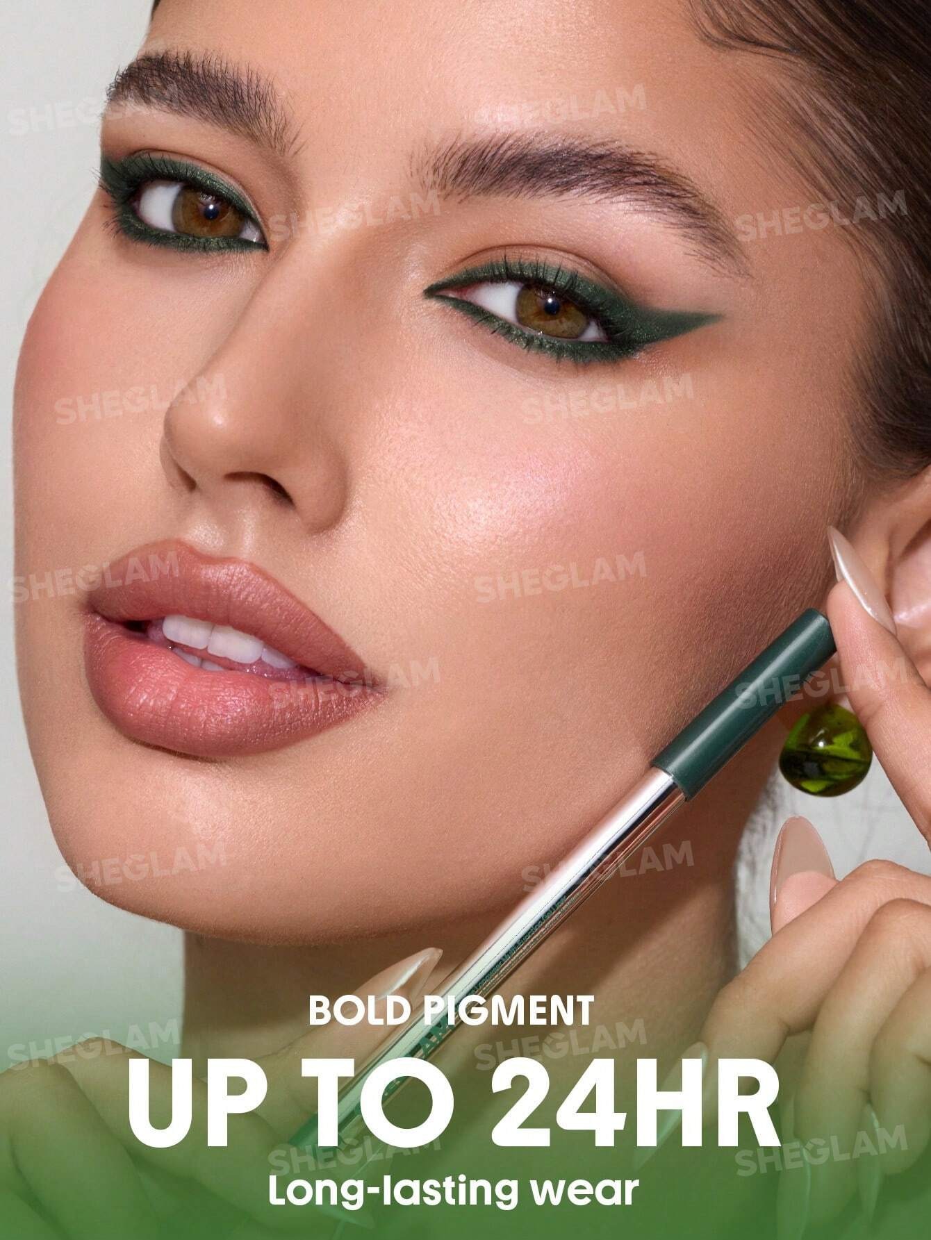 خط چشم ژلی شیگلم مدل Boldline Longwear رنگ سبز شاین Metallic Green 2 خط چشم ژلی شیگلم مدل Boldline Longwear رنگ سبز شاین Metallic Green