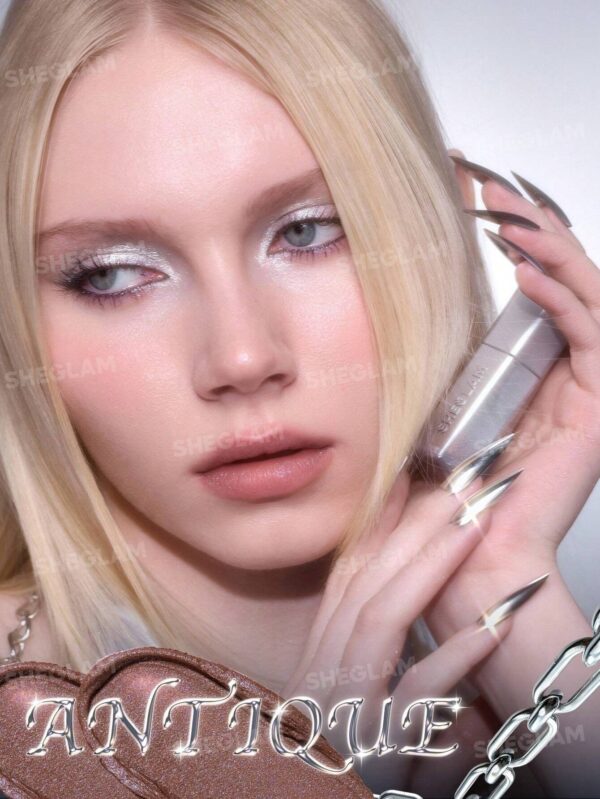 رژلب مایع گلیتری شیگلم رنگ Antique از کالکشن Lustra